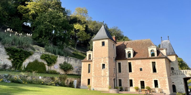Vue du Chateau de Médan depuis le parc